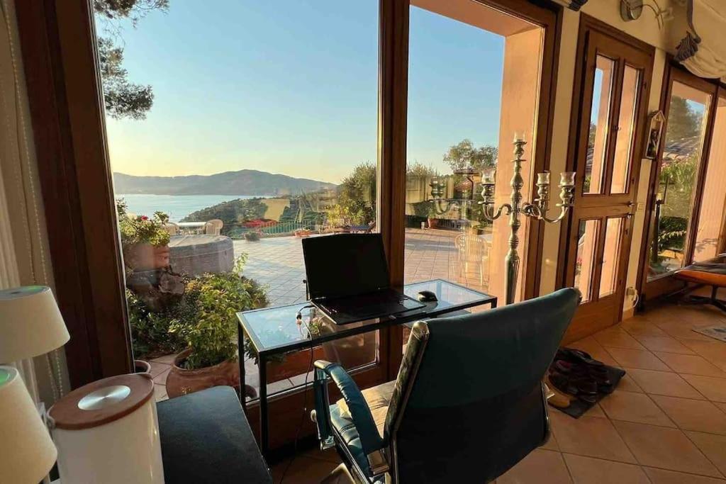 Villa Mit Whirlpool Und Phantastischer Aussicht Capoliveri  Extérieur photo