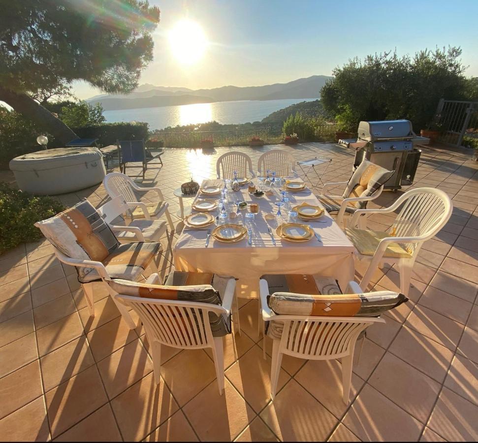 Villa Mit Whirlpool Und Phantastischer Aussicht Capoliveri  Extérieur photo